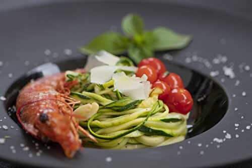 Courgetti with scampi and cherry tomatoes