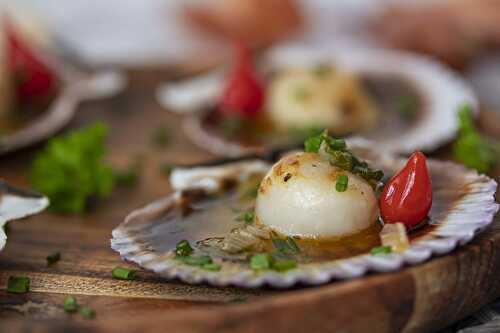 Scallops with white wine and sweet Spanish teardrop pepper