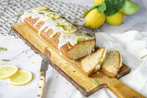 Delicious fresh lemon cake with lemon icing