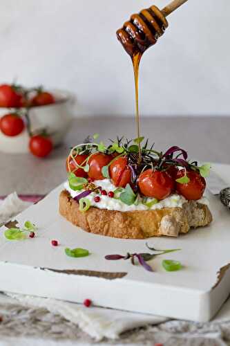 Ricotta toast with warm tomatoes and honey