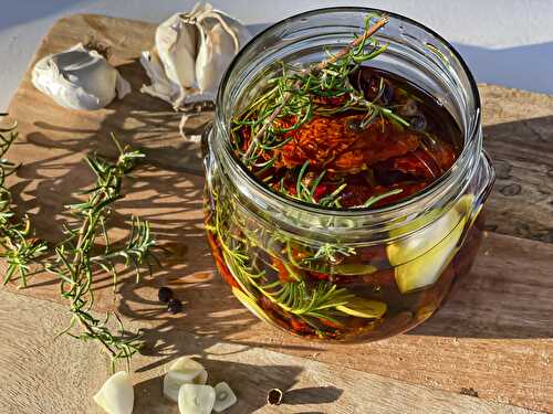 Dried tomatoes, you can easily make them at home...