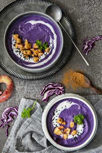 Red cabbage soup with apple and cinnamon