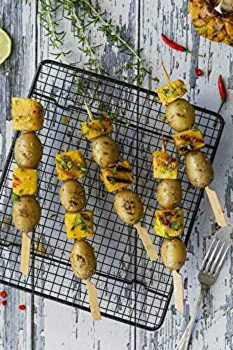 Potato skewers with spicy pineapple