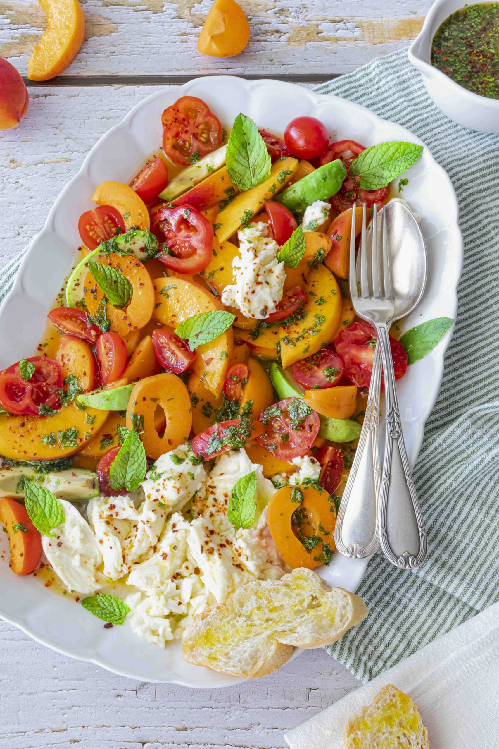 Apricot salad with Mozzarella and orange dressing
