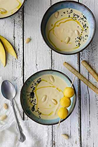 Garlic soup with mango