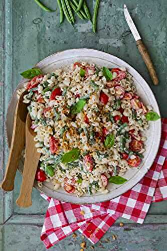 Macaroni salad with vegetables