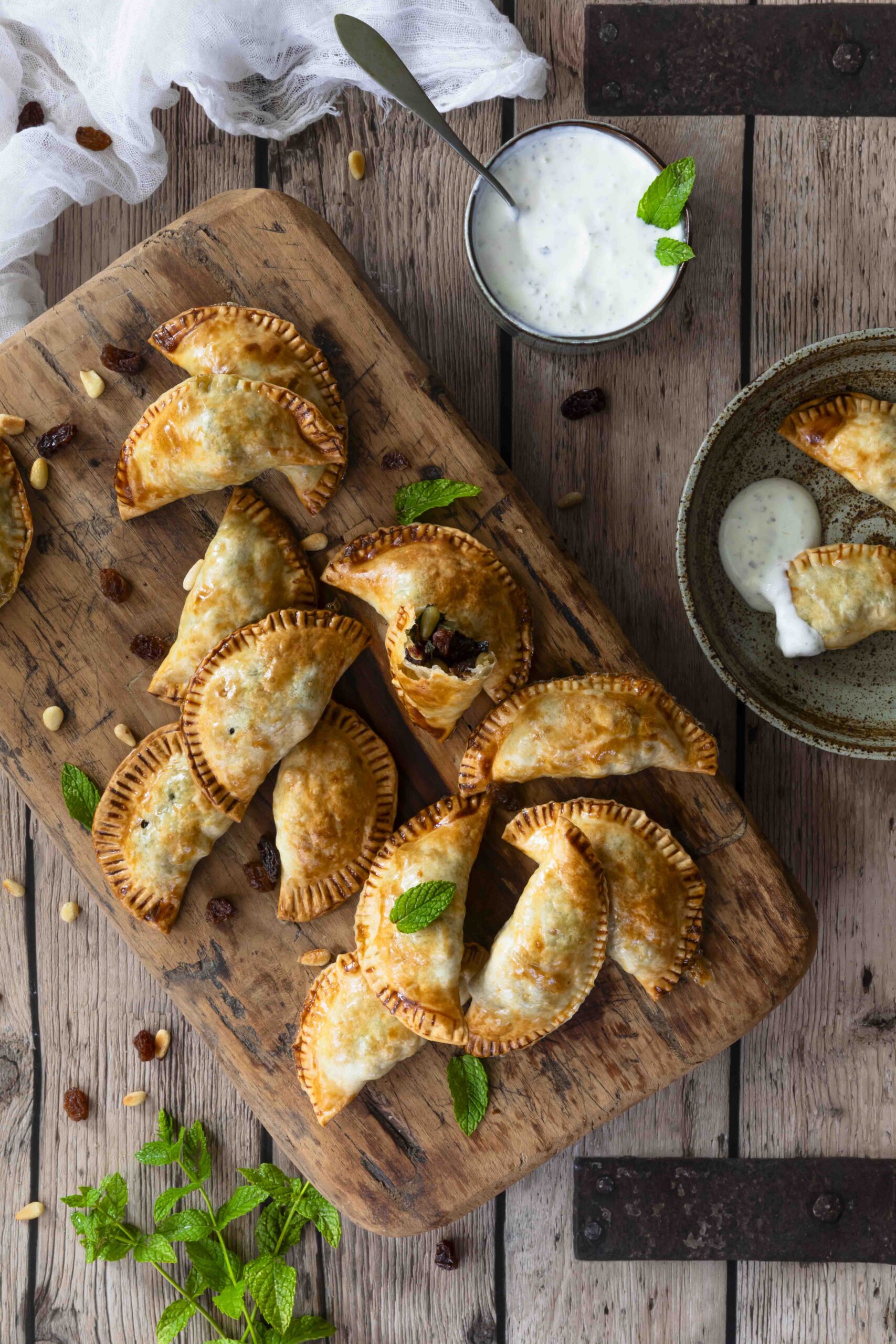 Empanadas with spinach, raisins and pine nuts
