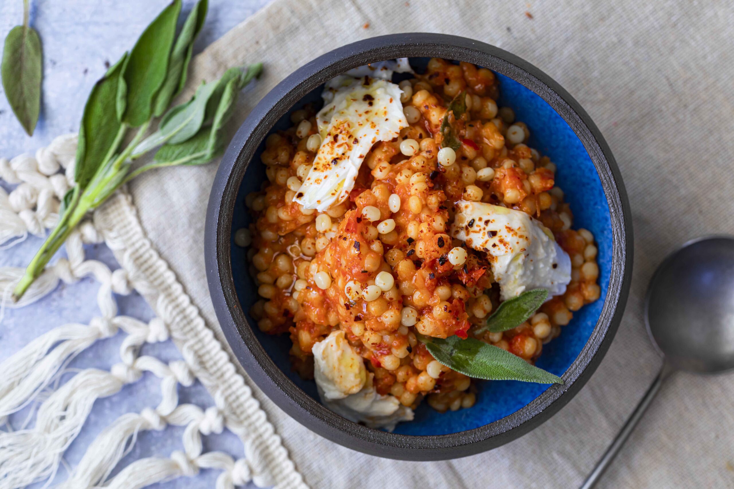 Risotto of pearl couscous with tomato, pepper and Mozzarella