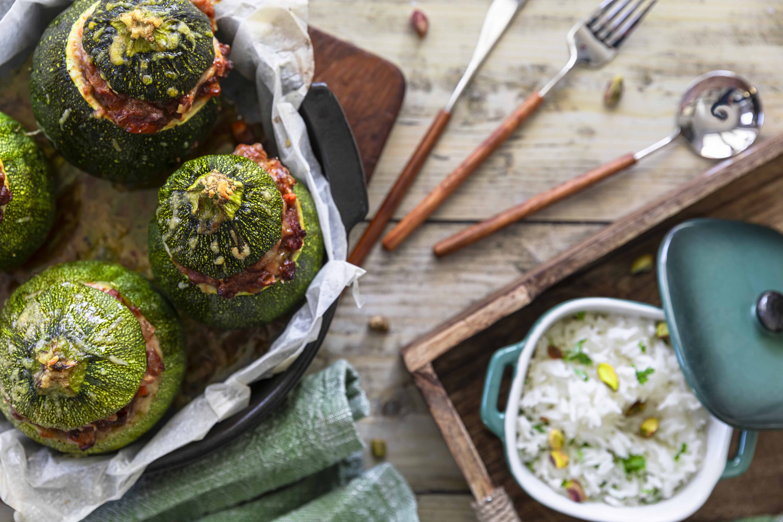 Stuffed zucchini with vegetarian bolognese