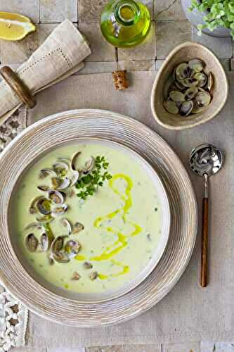 Creamy soup with clams