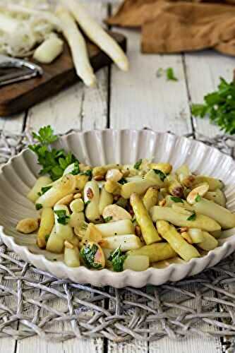Stir-fried white asparagus with nuts and honey