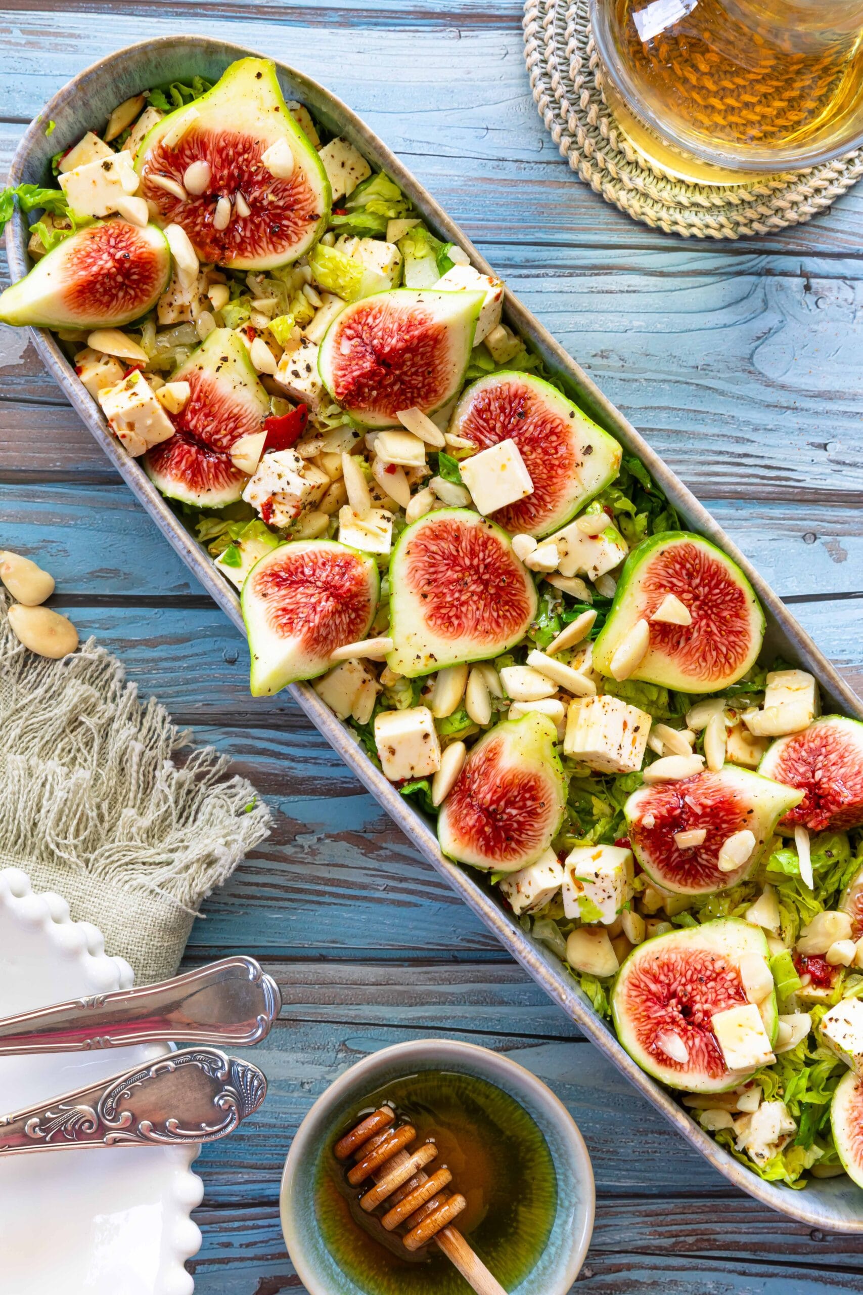 Fig salad with feta cheese and almonds