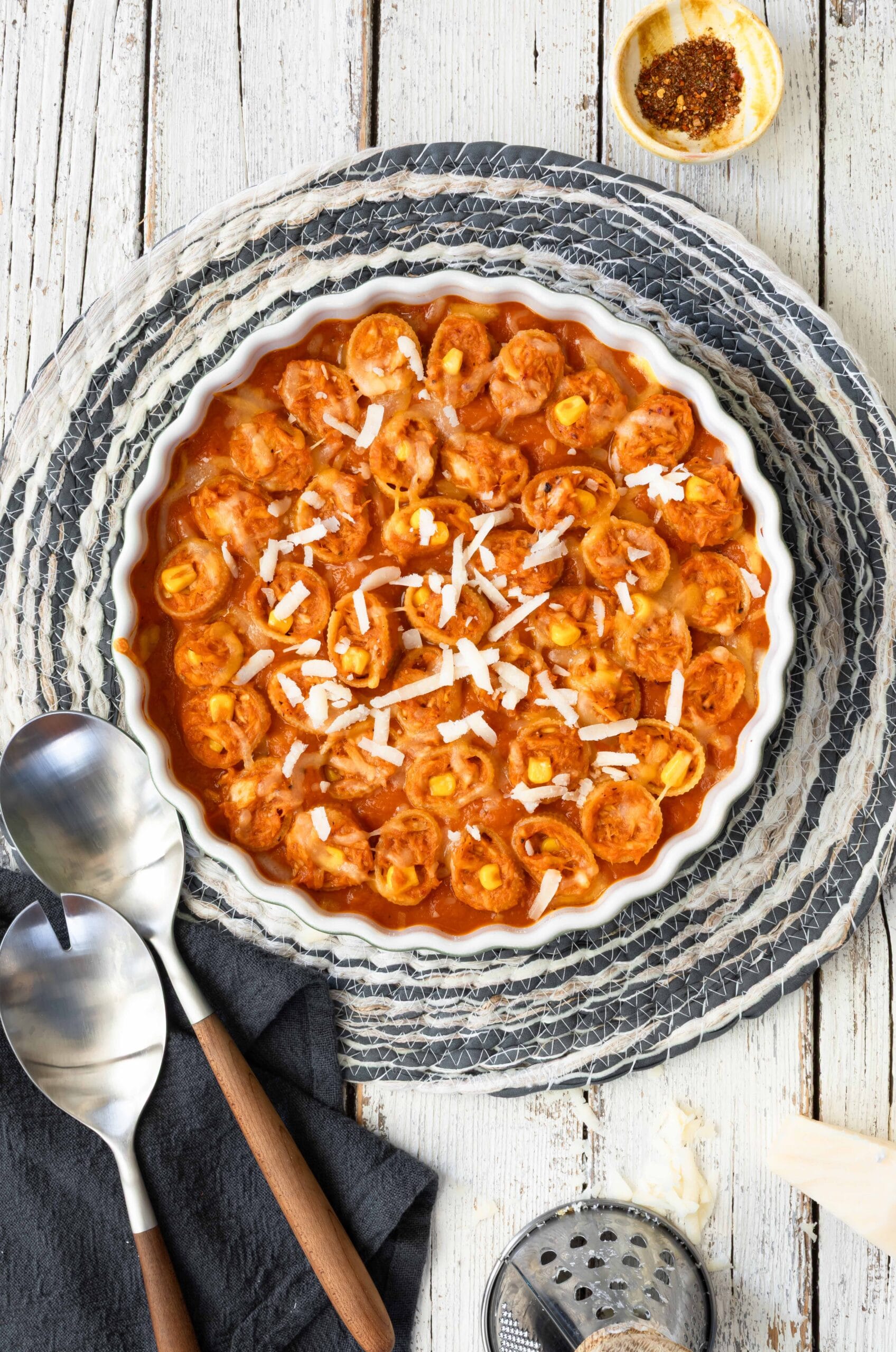 Pasta stuffed with tuna in pumpkin sauce