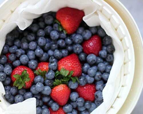 How to clean and store berries %