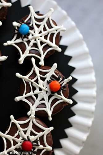 Spiders and webs cupcakes