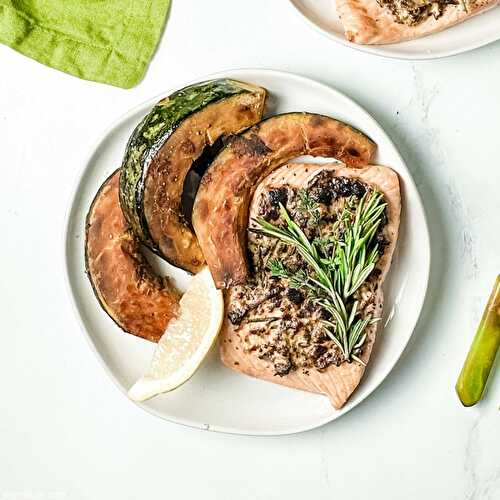 Broiled salmon with herb mustard