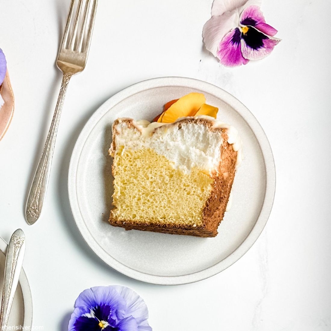Make this daffodil cake recipe for spring!