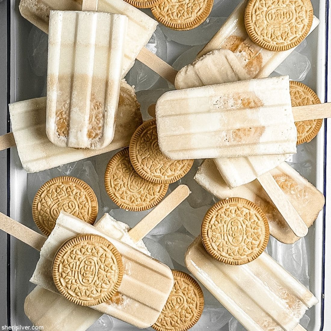 Easy 4 ingredient golden oreo milkshake popsicles!
