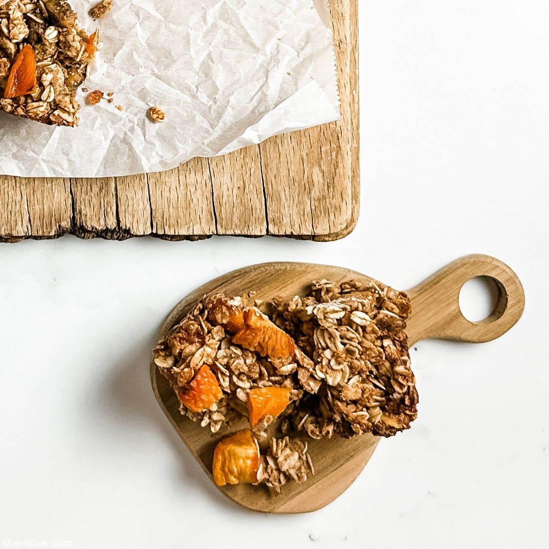 Yummy (& easiest) peach pistachio granola bars!