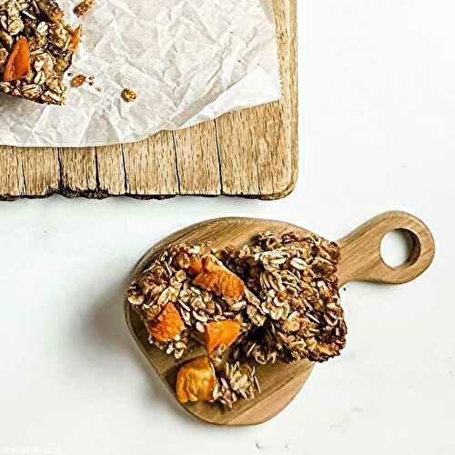 Yummy (& easiest) peach pistachio granola bars!