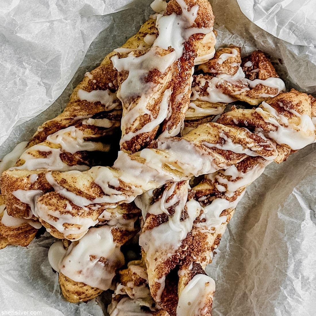 2 easy pizza dough snacks – 1 sweet, 1 savory!