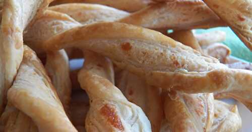Garlic Twists #BakingBloggers