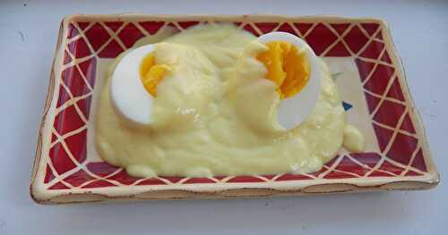 Skidne Æg   (Hard cooked eggs in Mustard Sauce)
