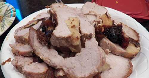 Svesker og æble fyldte svinekød lænd stege. (Prunes and Apples Stuffed Pork Loin)