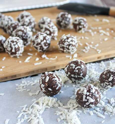 Chewy Chocolate Almond Bites - Naturally Sweet and Decadant