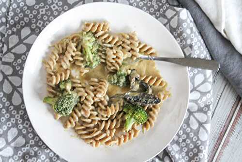 Easy Vegan Mac and Cheese with Broccoli