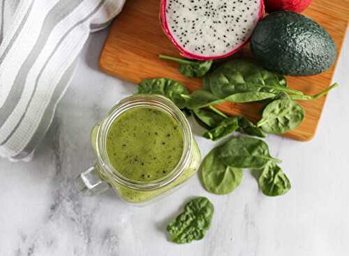 How To Make a Super Green Smoothie with Tropical Fruit
