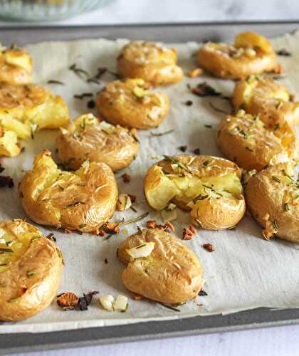 Roasted Garlic Rosemary Potatoes - An Easy Side Dish Recipe