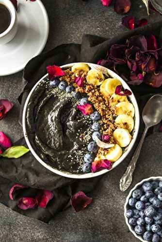 Blackberry Activated Charcoal Smoothie Bowl (Vegan+GF)