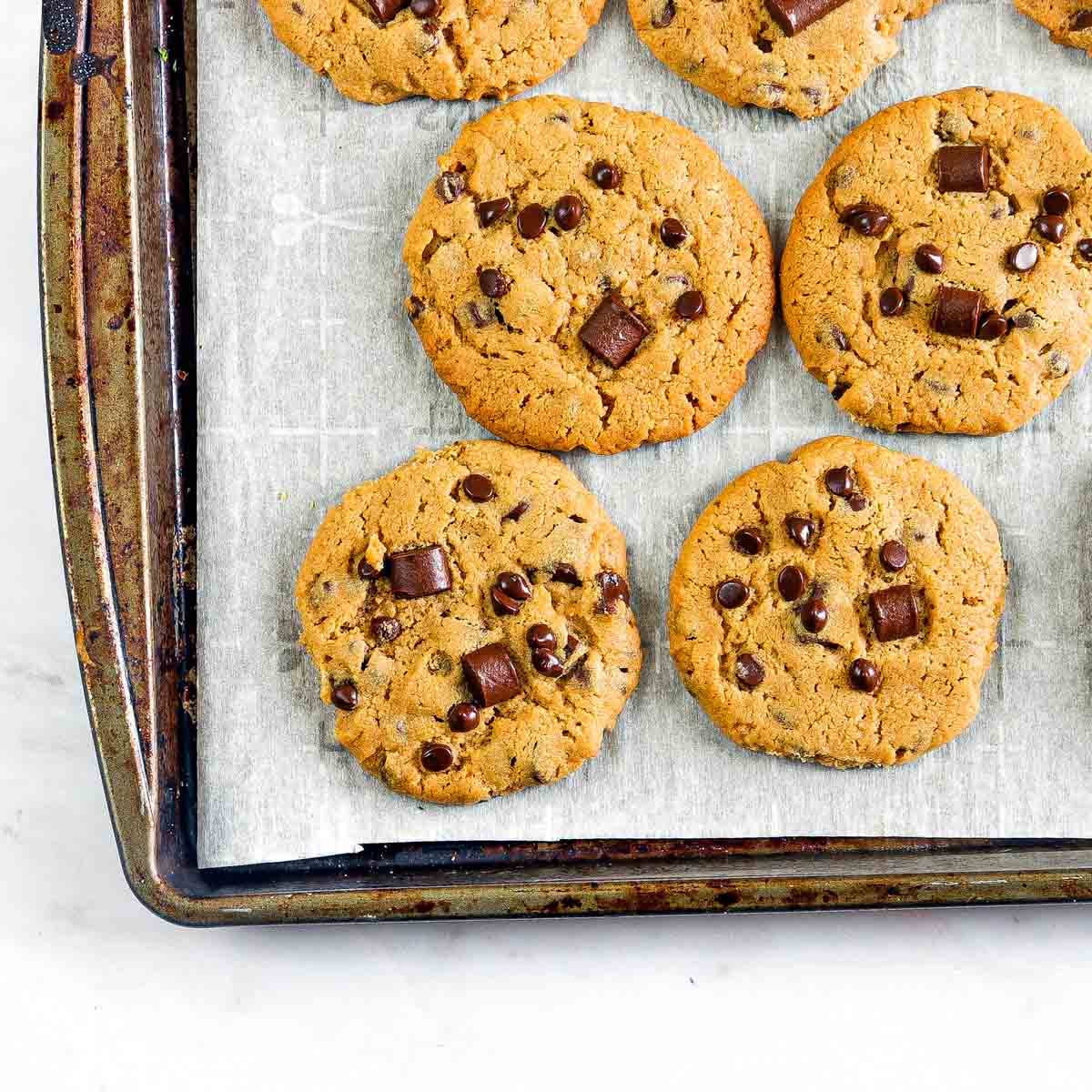 Vegan Peanut Butter Chocolate Chip Cookies