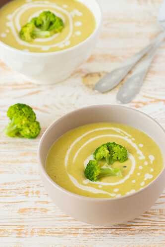 Vegan Cheesy Broccoli Soup