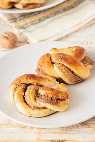 Vegan Kanelbullar with Walnuts (Swedish Cinnamon Buns)