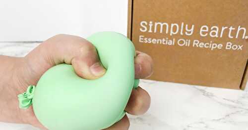 Simply Earth Essential Oil Recipe Box {July 2019} Unboxing + DIY Scented Stress Ball!