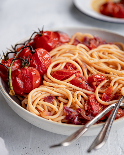 Easy Pasta with Cherry Tomato Sauce