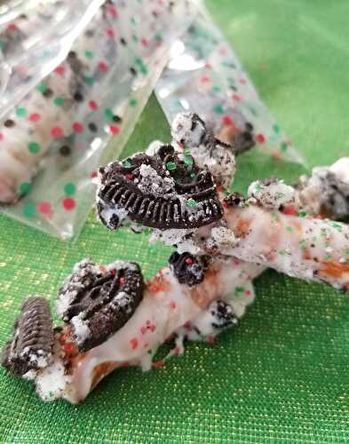 Christmas Pretzel Rods