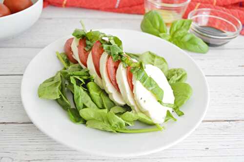 Easy Caprese Spinach Salad