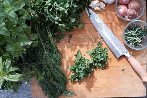 How to Dry Fresh Herbs from the Garden - Stef's Eats and Sweets