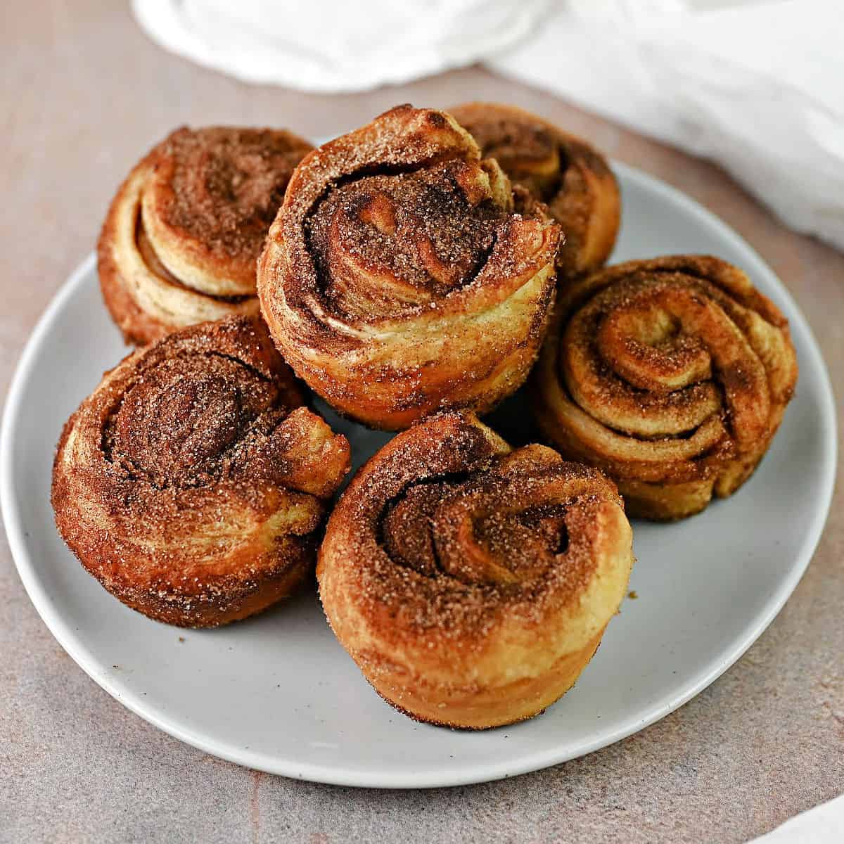 Cinnamon Roll Cruffins with Puff Pastry