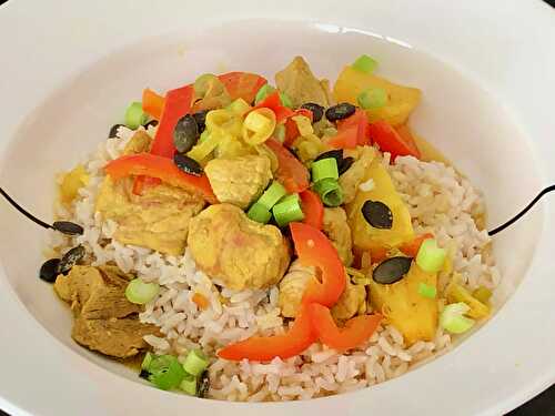 Pork curry with pineapple and bell pepper