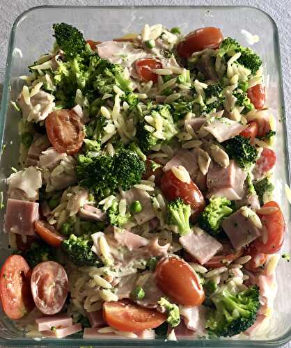 Healthy lukewarm green Greek pasta salad