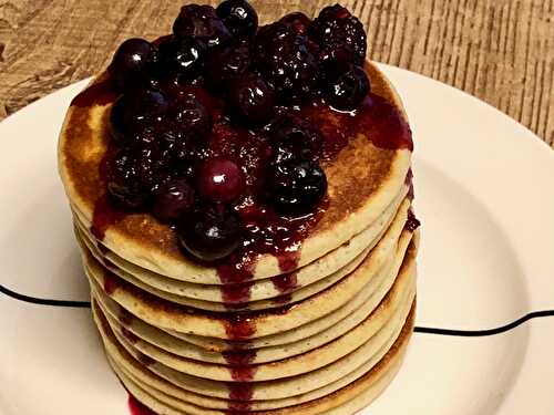 Mascarpone pancakes with red fruit compote
