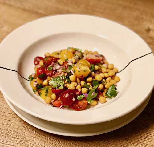 Tasty lukewarm chickpea salad