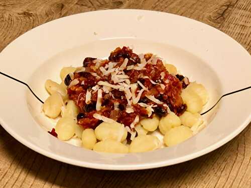 Gnocchi with cranberry sauce