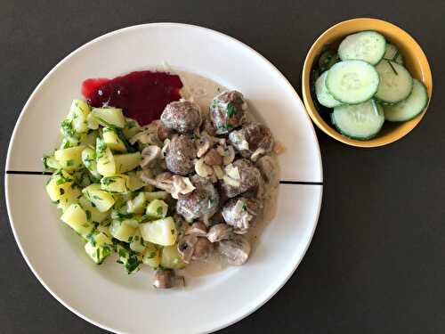 Köttbullar with parsley potatoes