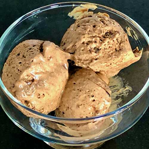 Easy coffee ice cream with gingerbread spices