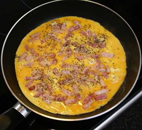 Omelet with bacon strips